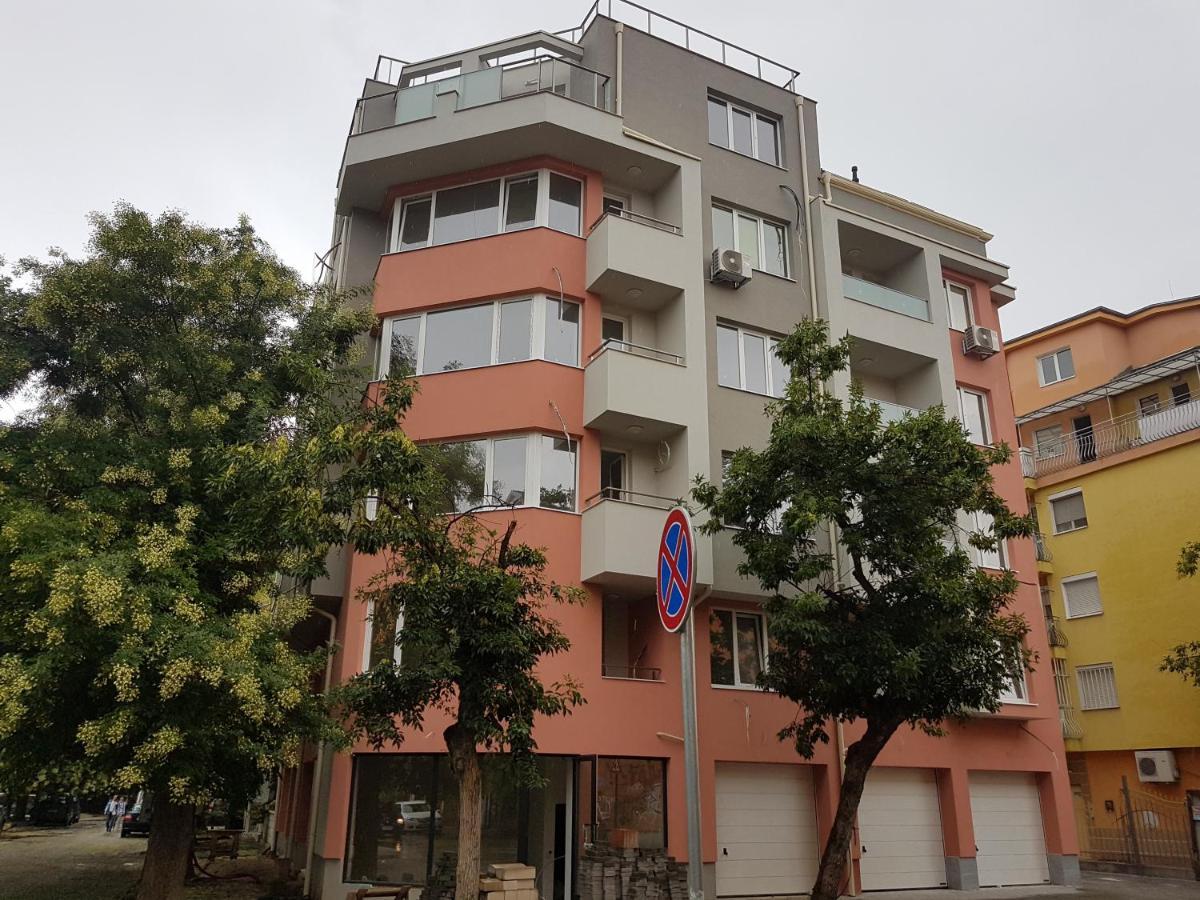 Apartment Near To Grand Hotel Plovdiv Luaran gambar